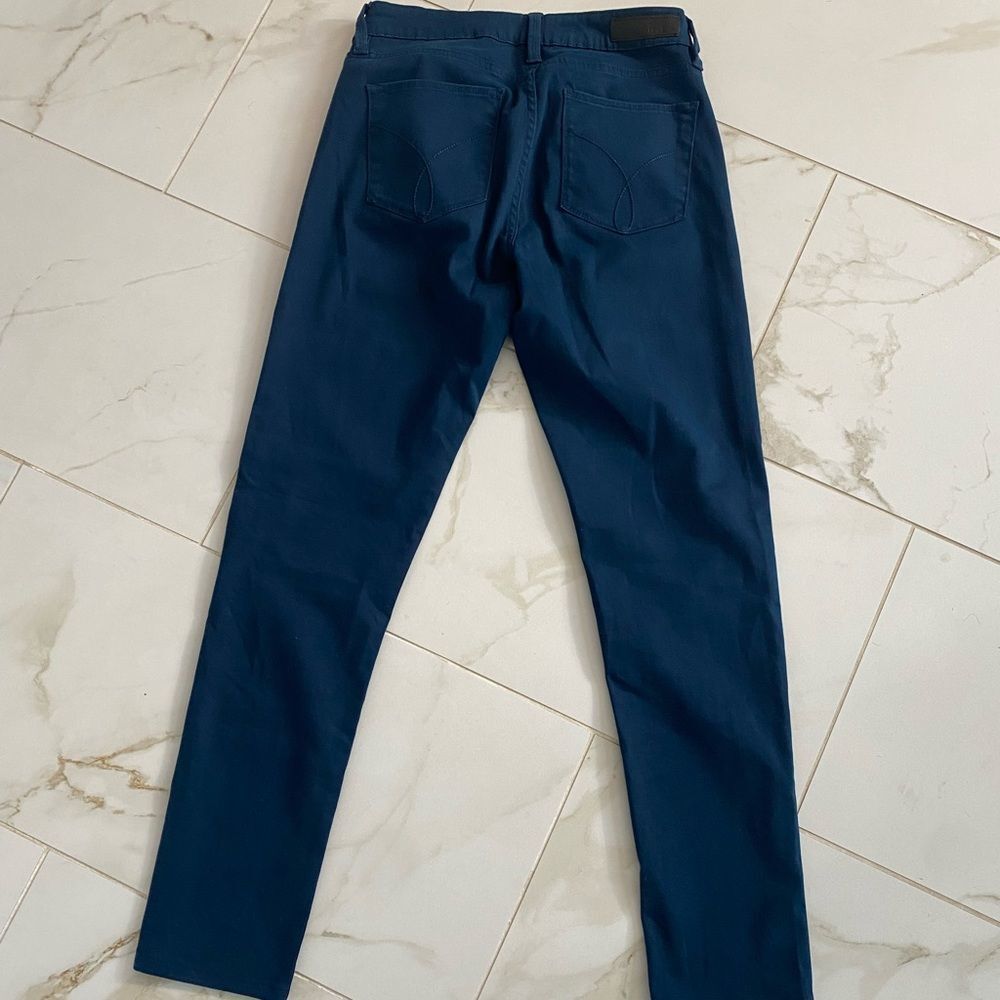 Sz 4 Calvin Klein dark blue colored skinny jeans